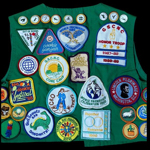 Vintage 80s Girl Scouts Vest 74 Patches 13 Pins Nation’s Capitol 713 - Picture 7 of 11